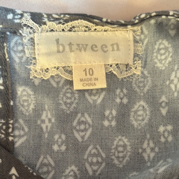 Patterned Top - Picture 2 of 2